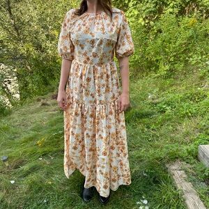 Cottagecore floral vintage style maxi dress